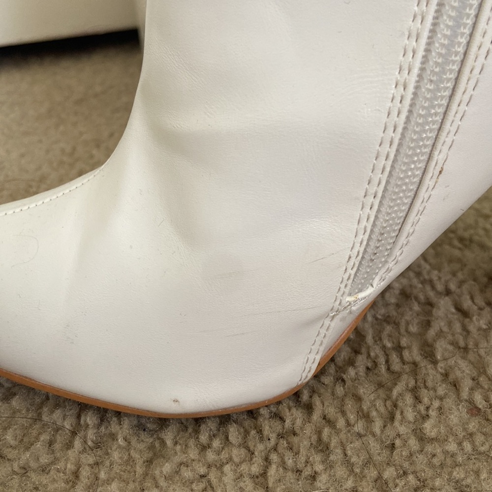 💕Boohoo white boots💕 - Picture 2 of 4